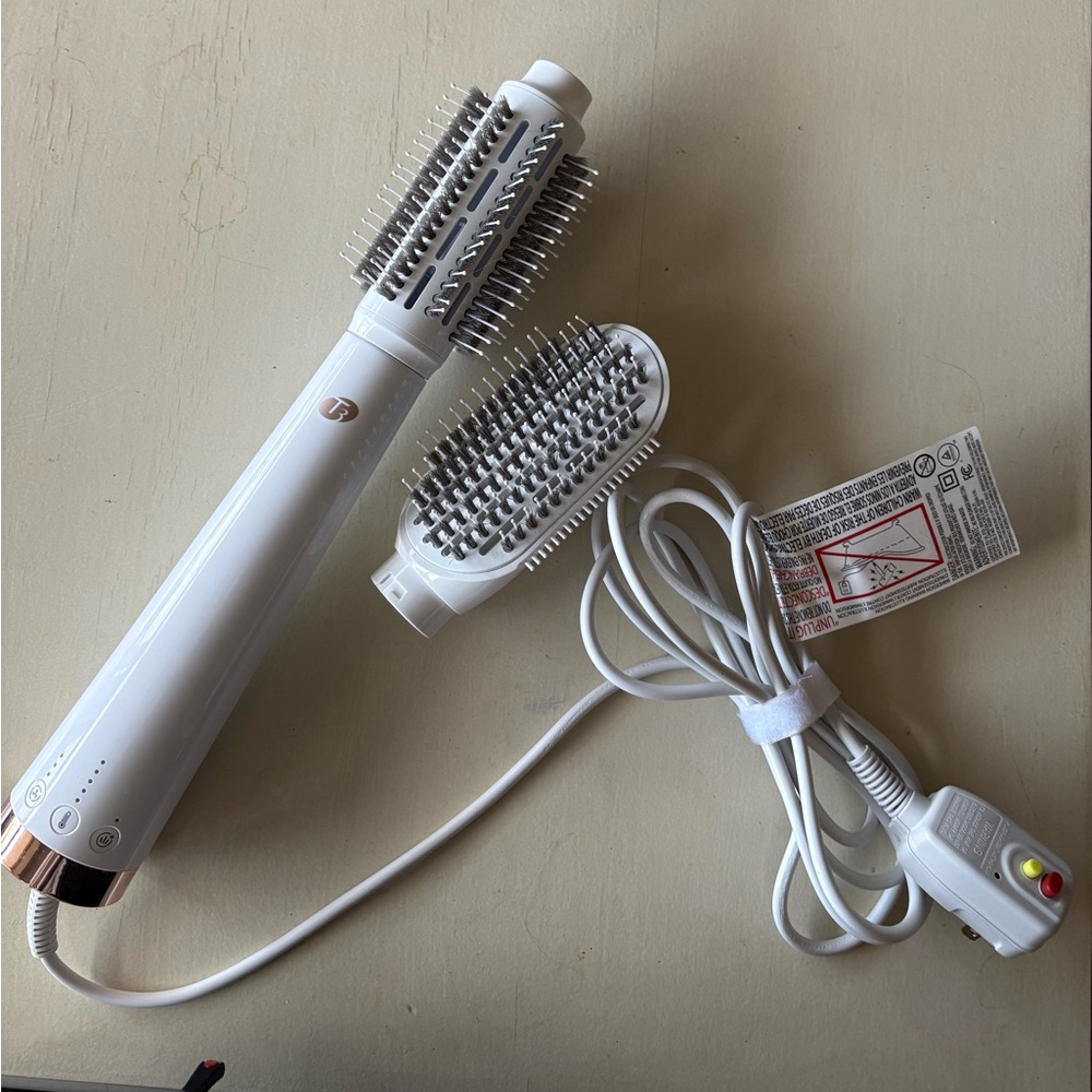 T3 Airbush Duo Hair Styling Tool. Nearly new, only used a handful of times.